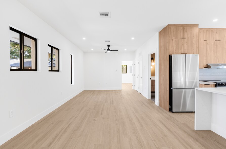 More Photos Of 2600 Lakeview Dr, Naples Apartments For Sale