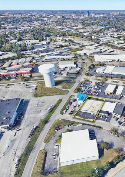 More Photos Of 1109-1113 Commercial Dr, Lexington Light Distribution For Lease