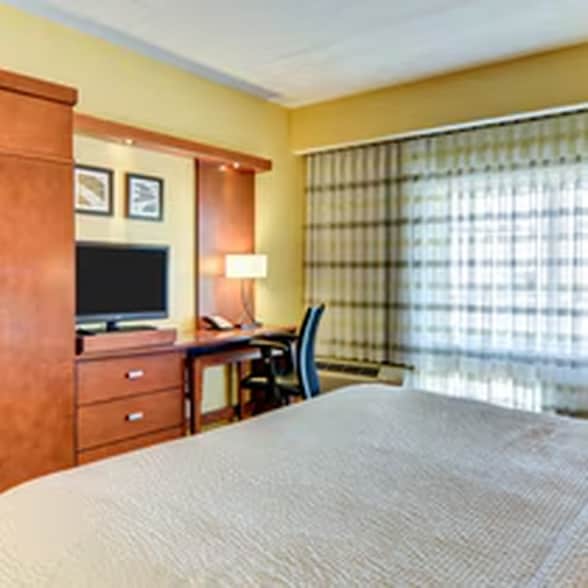 More Photos Of 30 Shaner Dr, Bridgeport Hotel For Sale