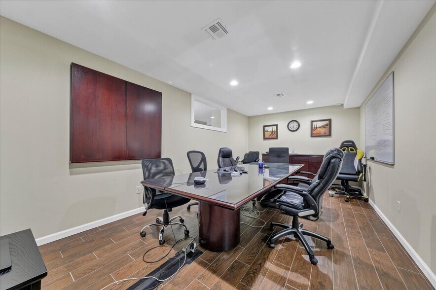 More Photos Of 40 Sunset Ridge Rd, New Paltz Medical For Sale