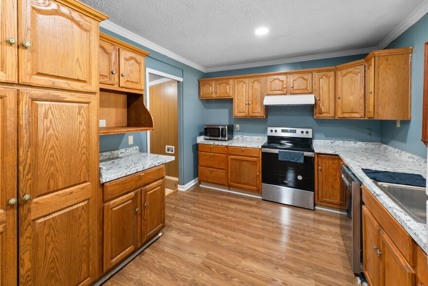 More Photos Of 2605 US Highway 80 W, Savannah Office For Sale