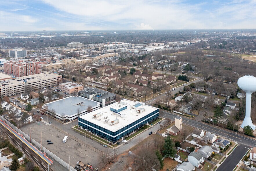 More Photos Of 330 Old Country Rd, Mineola Office For Lease