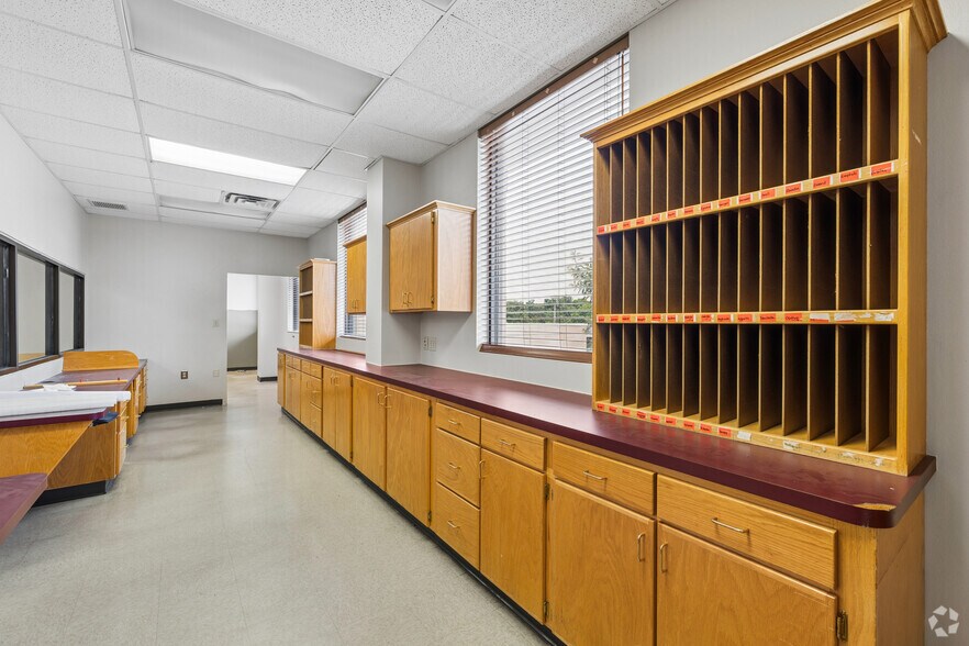 More Photos Of 230 N Midwest Blvd, Oklahoma City Medical For Sale