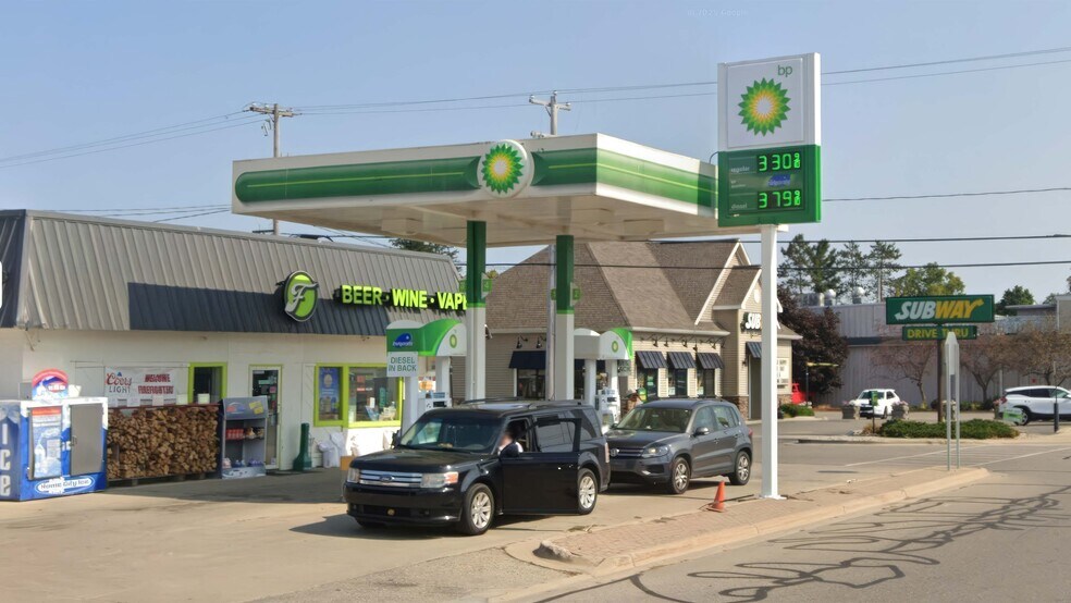 Primary Photo Of 200 N 5th St, Roscommon Service Station For Sale