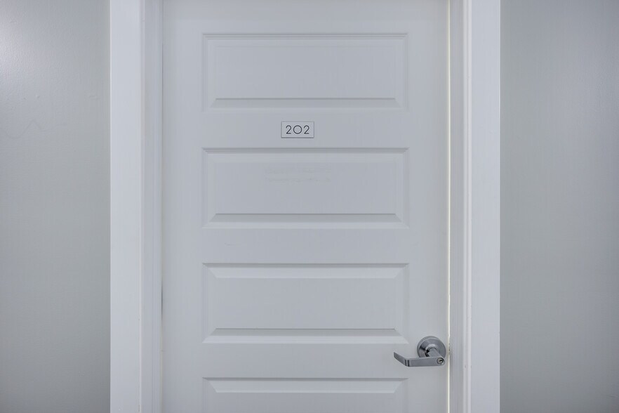 More Photos Of 628 E Parent Ave, Royal Oak Office Residential For Lease