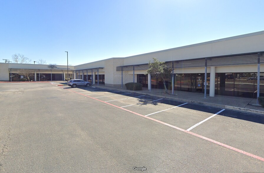 More Photos Of 2000 N Mays St, Round Rock Freestanding For Lease