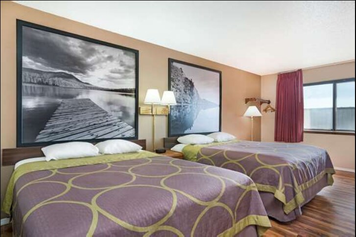 More Photos Of 1106 E Main St, Marshall Hotel For Sale