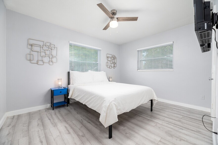 More Photos Of 820 NE 21st Dr, Wilton Manors Apartments For Sale