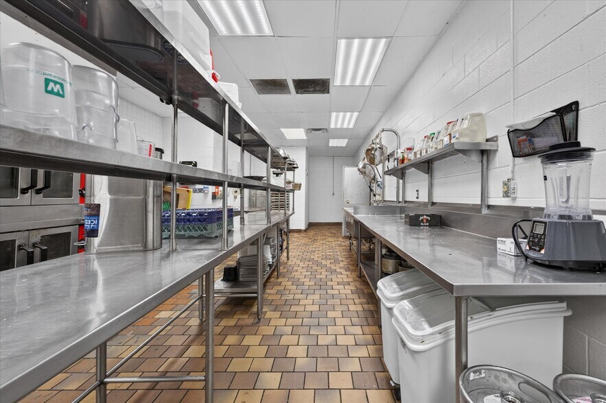 More Photos Of 4000 Fort Campbell Blvd, Hopkinsville Restaurant For Sale