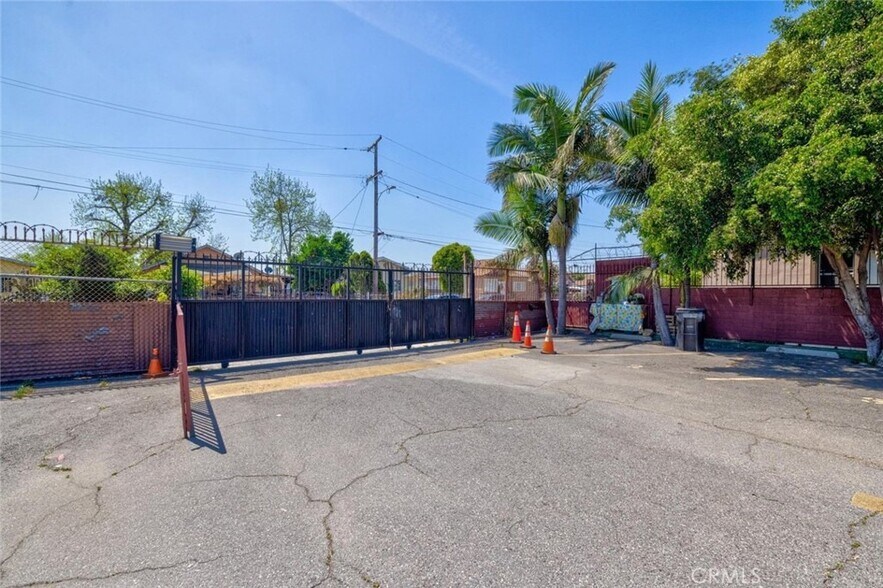 More Photos Of 1437 E 61st St, Los Angeles Land For Sale