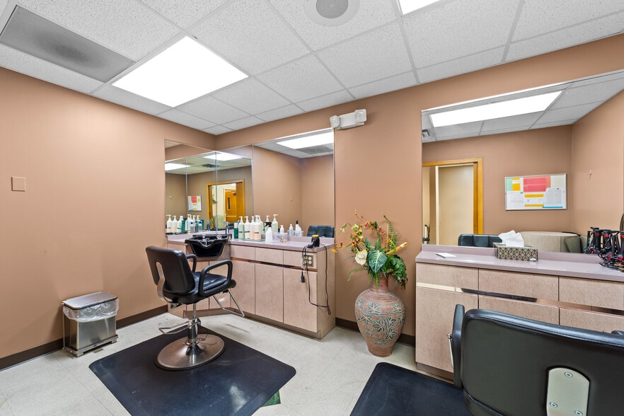 More Photos Of 6071 Old Middle Ridge Rd, Lorain Office For Sale