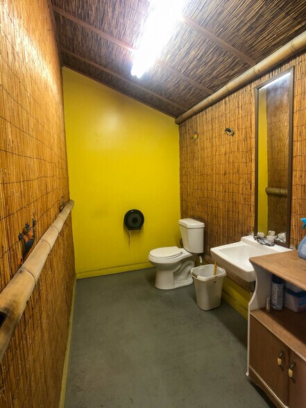 More Photos Of 1825 Overseas Hwy, Marathon Office For Lease