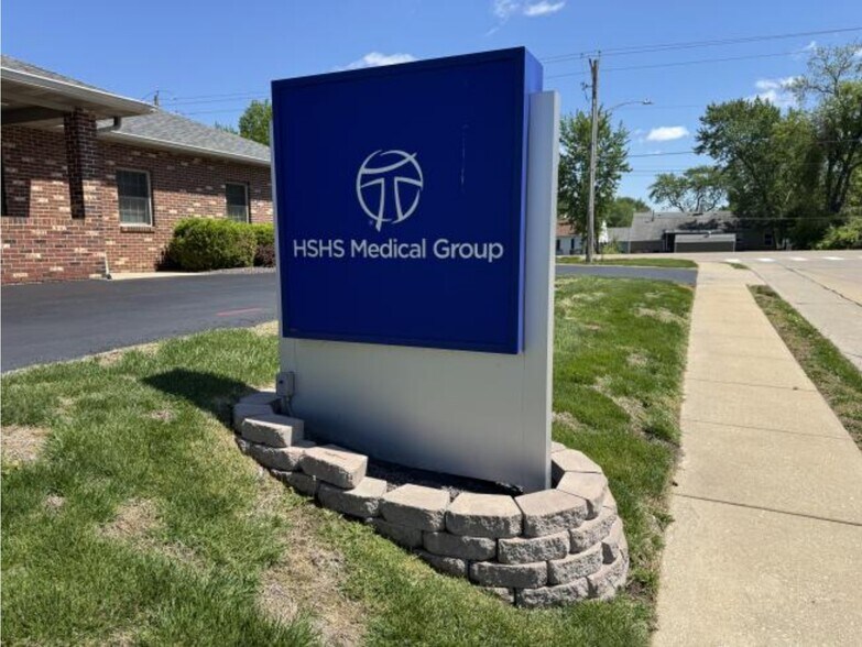 More Photos Of 100 Springfield Ct, O'Fallon Medical For Lease