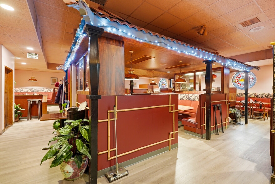 More Photos Of 9 S 1st St, Yakima Restaurant For Sale