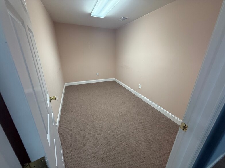 More Photos Of 320 Mill Creek Dr, Hull Religious Facility For Lease