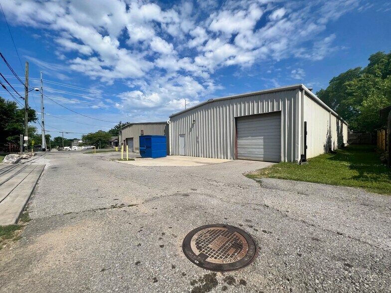 More Photos Of 910 51st Ave N, Nashville Auto Repair For Sale