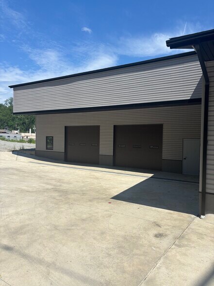 More Photos Of 1430 High St, Pittsburgh Warehouse For Lease