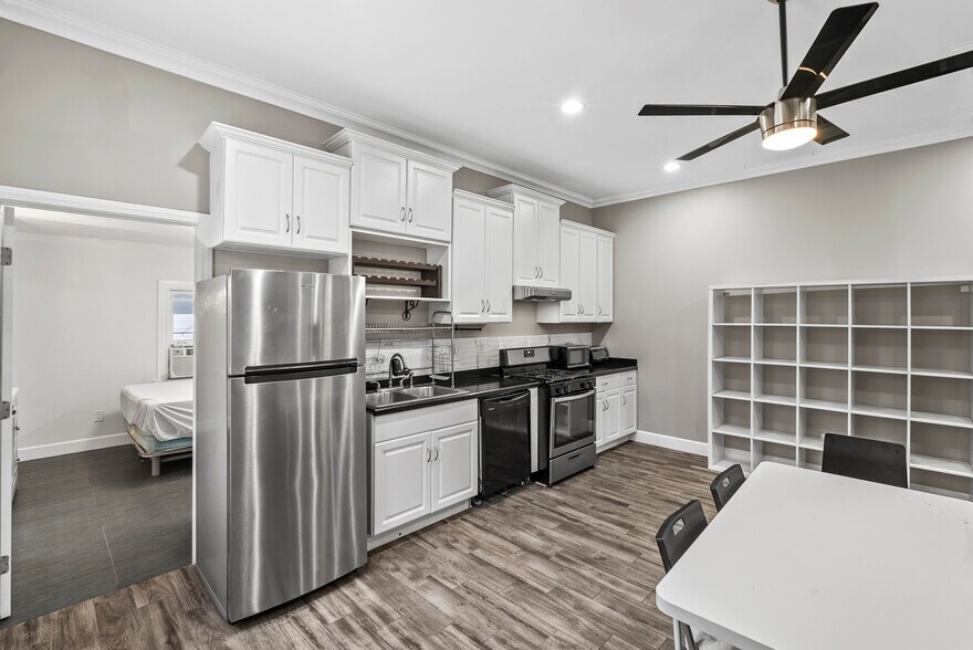 More Photos Of 1955 Bonsallo Ave, Los Angeles Apartments For Sale