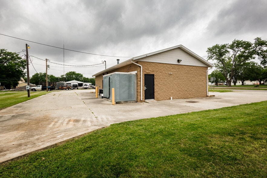 More Photos Of 417 N Saint John St, Bethany Restaurant For Sale