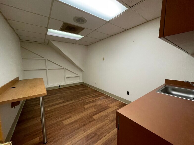 More Photos Of 11345 Pembrooke Sq, Waldorf Medical For Sale