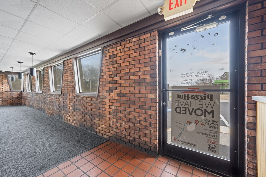 More Photos Of 1301 Gum Branch Rd, Jacksonville Restaurant For Lease