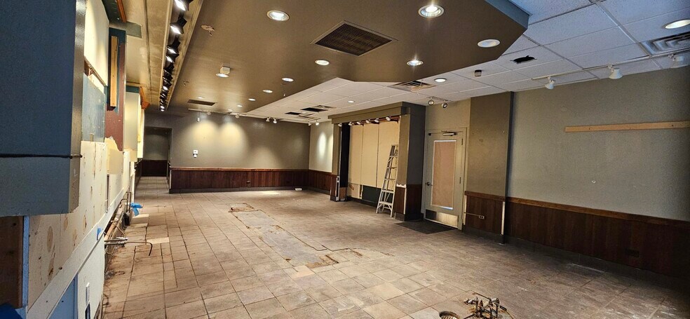 More Photos Of 2114 Central St, Evanston Apartments For Lease