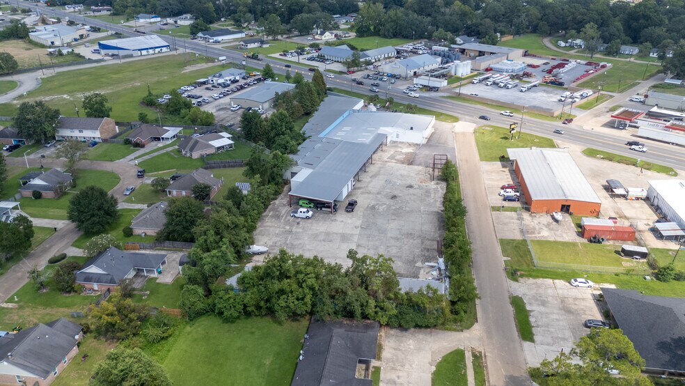 More Photos Of 947 Florida Ave SW, Denham Springs Flex For Sale