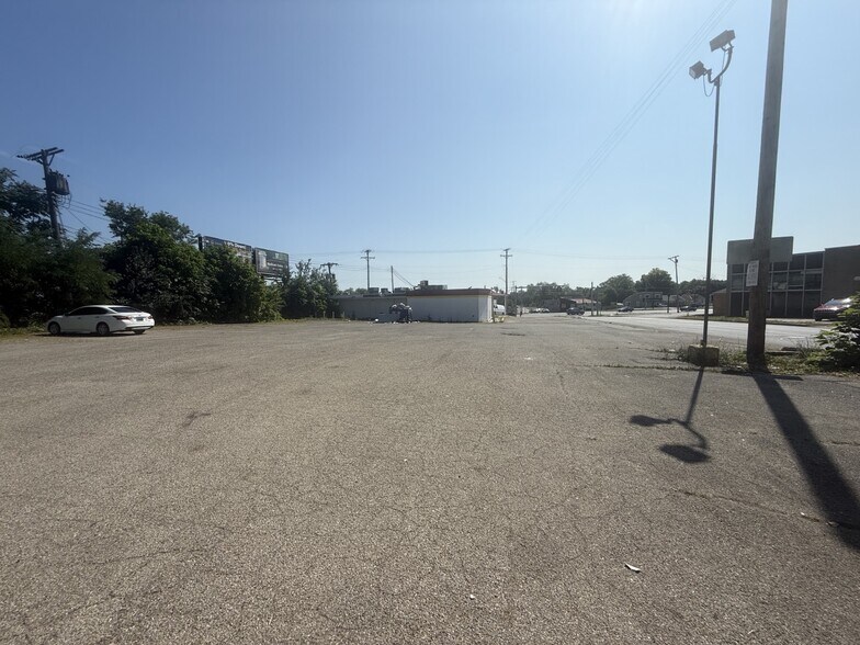 More Photos Of 4301 N Main St, Dayton Restaurant For Lease