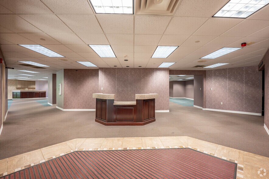 More Photos Of 940 N Marr Rd, Columbus Medical For Lease