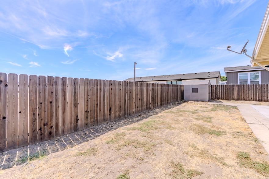More Photos Of 2234 E Yosemite Ave, Manteca Office For Lease