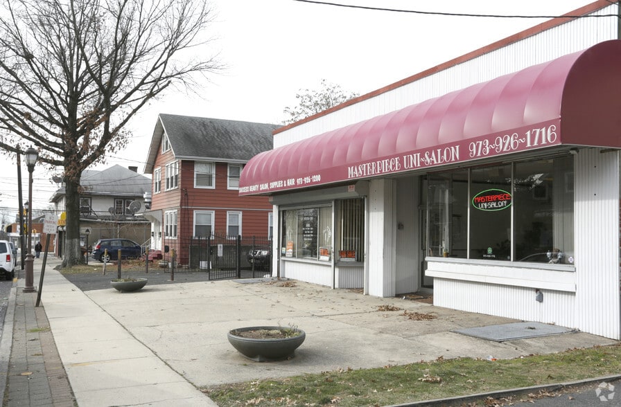 More Photos Of 1556-1558 Summit Ave, Hillside Storefront For Lease
