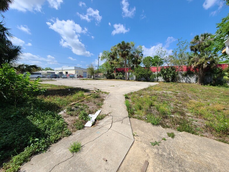 More Photos Of 330 Madison Ave, Daytona Beach Bar For Sale
