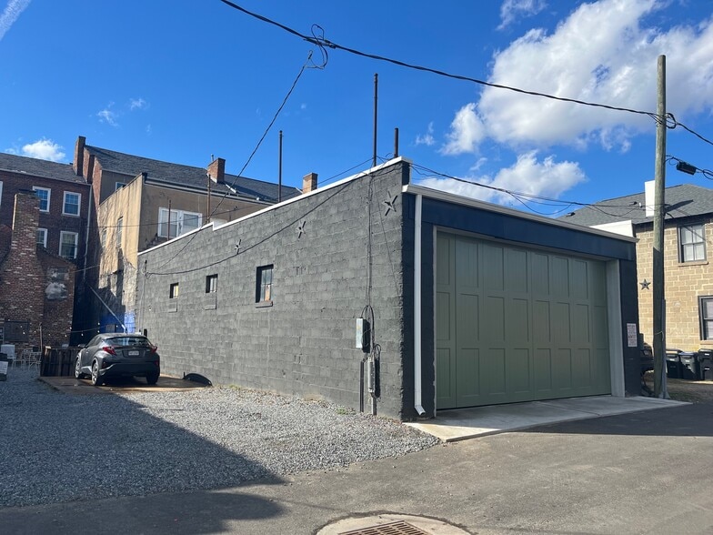 More Photos Of 721-W Caroline St, Fredericksburg Flex For Lease