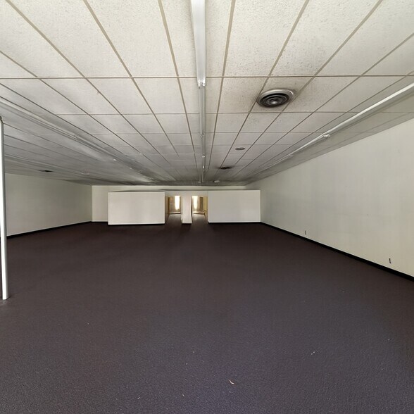 More Photos Of 206-208 E Grand Ave, Ponca City Storefront For Sale