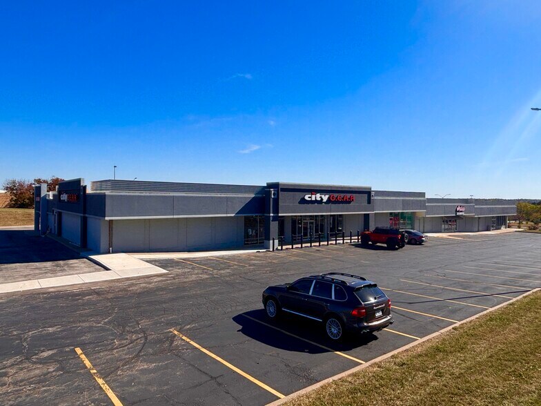 Primary Photo Of 18675 E 39th St, Independence Unknown For Lease