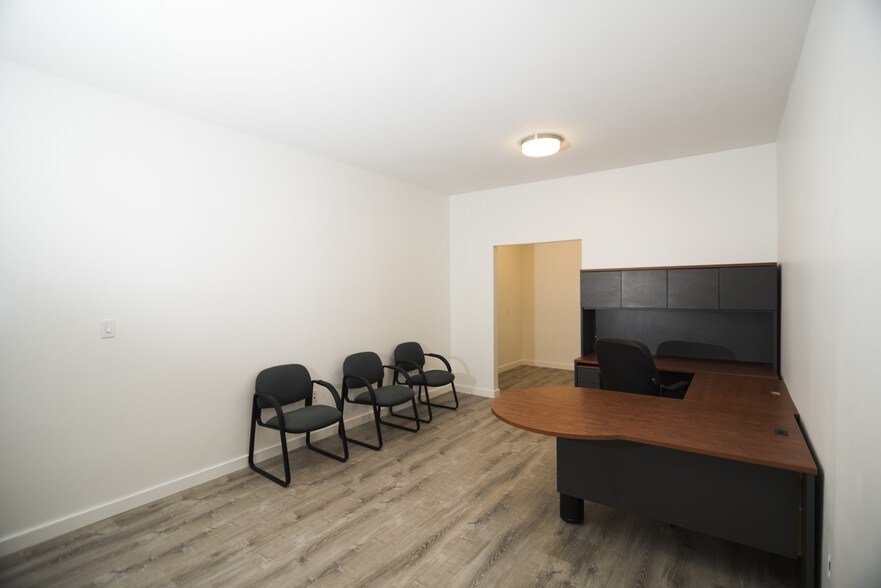 More Photos Of 6478 Putnam Ford Dr, Woodstock Office For Lease