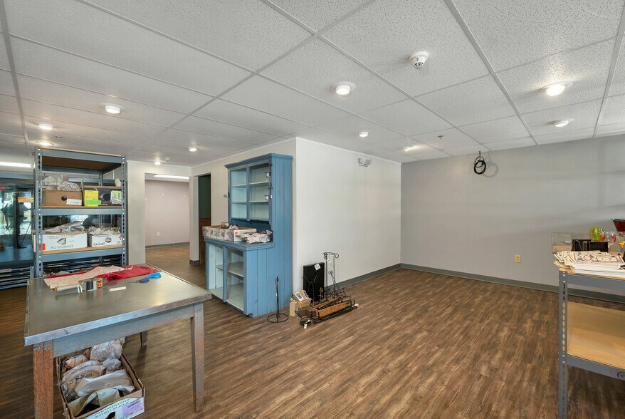 More Photos Of 45 Londonderry Tpke, Hooksett Office For Lease