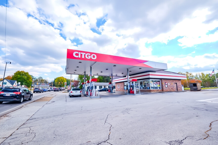 Primary Photo Of 605 S Washington St, Maryville Convenience Store For Sale