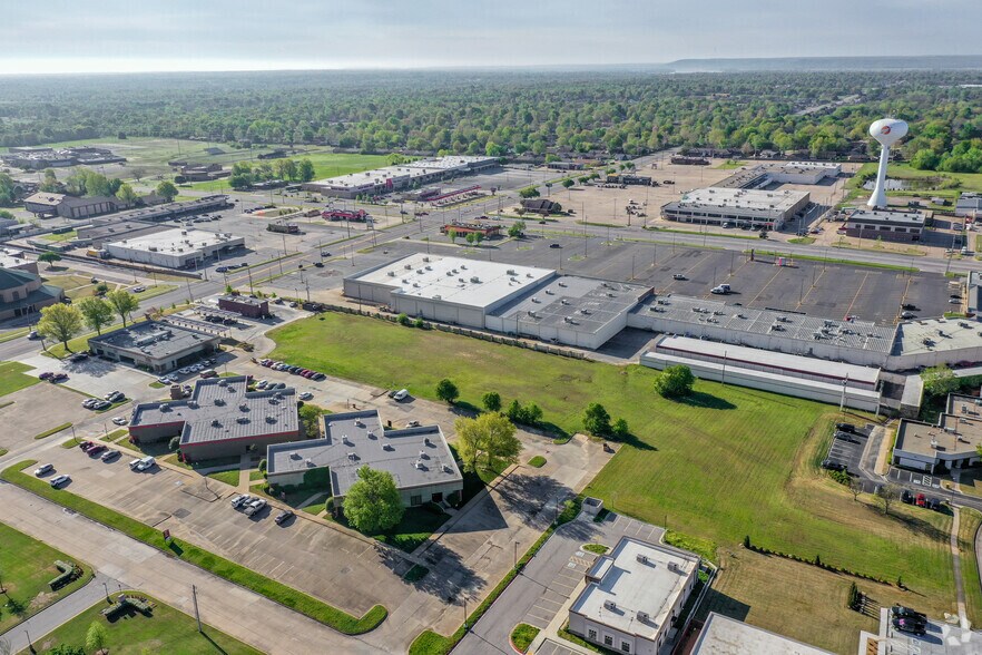 More Photos Of 3100 S Elm Pl, Broken Arrow Medical For Lease