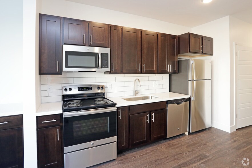 More Photos Of 1415 Cuming St NE, Omaha Apartments For Lease