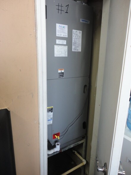 More Photos Of 319 SW 13th Ave, Pompano Beach Light Distribution For Lease