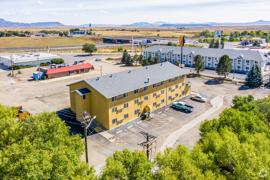 More Photos Of 1610 Cedar St, Raton Hotel For Sale