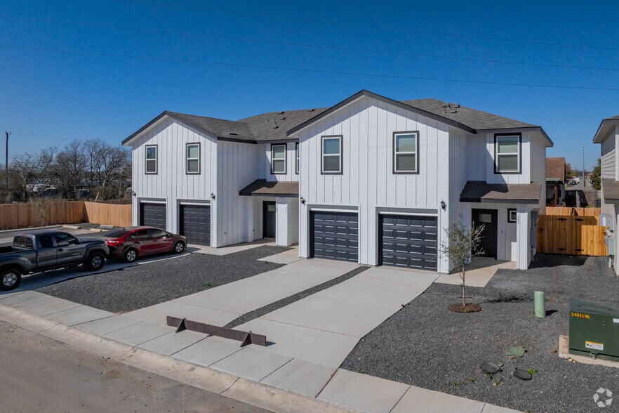 More Photos Of 11327 Clearmine St, San Antonio Apartments For Sale