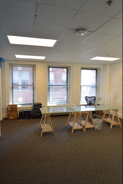 More Photos Of 2 Park Plz, Boston Office For Lease