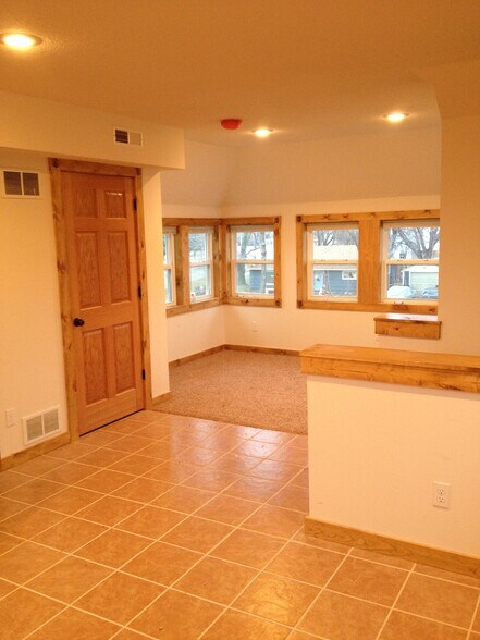 More Photos Of 1004 15th Ave SE, Rochester Flex For Sale