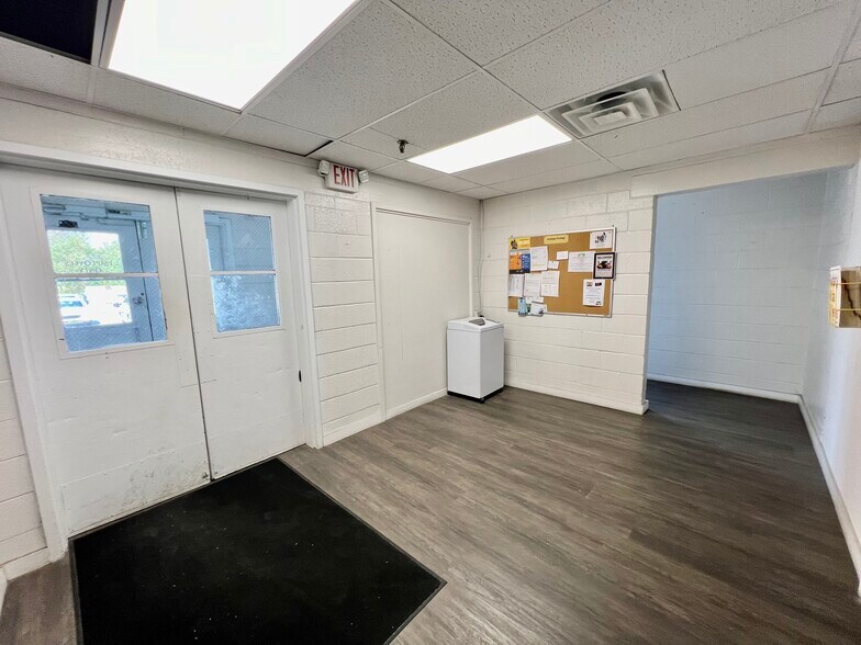 More Photos Of 204 Red Rd, McMinnville Warehouse For Lease