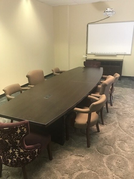 More Photos Of 118 Walnut St, Salem Office For Sale