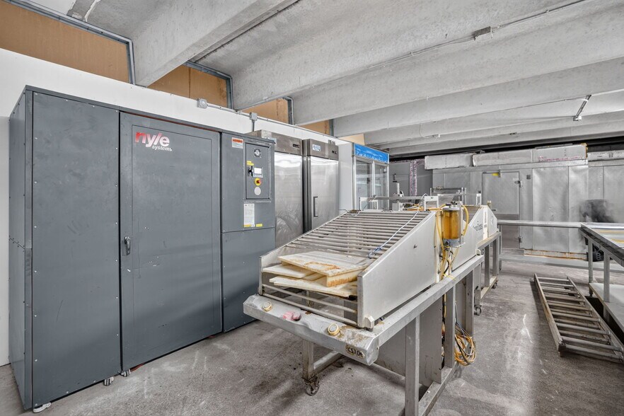 More Photos Of 8485-8499 NW 54th St, Miami Warehouse For Sale
