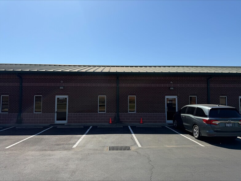 More Photos Of 2020 Independence Commerce Dr, Matthews Flex For Sale