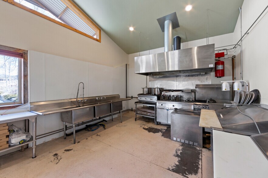 More Photos Of 606 W Byers Ave, Hot Sulphur Springs Flex For Sale